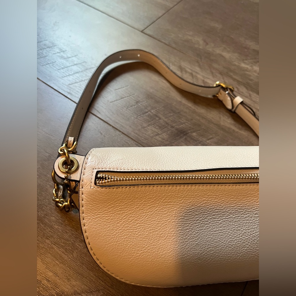 Vintage CHAIN BELT BAG WITH QUILTING IN WHITE 

Style No. C0851 - Picture 10 of 13